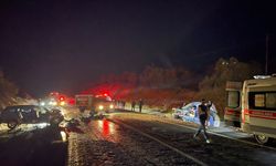 Uşak'ta cip ile otomobilin çarpışması sonucu karı koca öldü, 3 kişi yaralandı