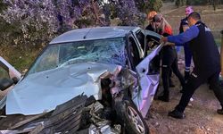 Uşak'ta traktörle çarpışan otomobildeki çift yaralandı