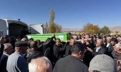 Van-Hakkari kara yolundaki kazada hayatını kaybedenlerin cenazeleri toprağa verildi