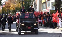 Van ve çevre illerde Cumhuriyet'in 102. yılı törenlerle kutlandı