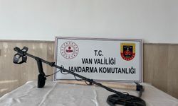 Van'da define arayan 3 şüpheli suçüstü yakalandı