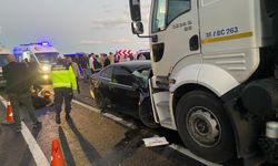 Van'da tanker ile otomobilin çarpışması sonucu 2 kişi öldü, 4 kişi yaralandı