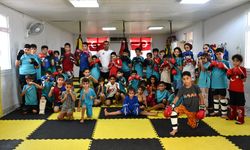 Wushu antrenörü muhtar, mahallesindeki çocuk ve gençlere savunma eğitimi veriyor