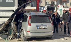 Yalova'da akaryakıt istasyonuna girmeye çalışan otomobilin çarptığı yaya ağır yaralandı