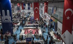 '7. Doğu Anadolu Erzurum Kitap Fuarı'nda hafta sonu yoğunluğu yaşanıyor