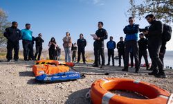 AA'nın savaş muhabirliği eğitiminde 'suda hayatta kalma' dersi verildi