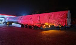 Adana'da tır ve bariyere çarpan otomobilin sürücüsü hayatını kaybetti