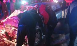 Afyonkarahisar'da otobüsle çarpışan otomobildeki bir kişi öldü, 3 kişi yaralandı