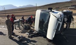 Ağrı'da otomobille çarpışan minibüsün sürücüsü öldü, 2 kişi ağır yaralandı