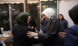 AK Parti Genel Merkez Kadın Kolları Başkanı Ercan, depremden etkilenen öğretmenlerle buluştu: