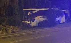 Antalya'da aydınlatma direğine çarpan otobüsteki 3 kişi yaralandı