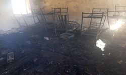 Ardahan'da kullanılmayan okul binasında çıkan yangın söndürüldü