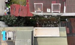 Arnavutköy'de iki bina arasındaki istinat duvarı çöktü