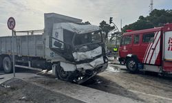 Arnavutköy'de kazaya karışan 2 kamyonun şoförü yaralandı