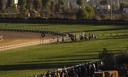 At yarışlarında Cumhuriyet ve Cumhurbaşkanlığı koşuları yapıldı