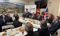 Bakan Bak, Londra'da STK temsilcileri ve iş insanlarıyla bir araya geldi