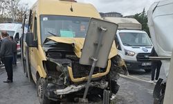 Başakşehir'de yolcu minibüsünün karıştığı kazada 12 kişi yaralandı