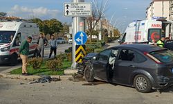 Başkentte iki otomobilin çarpışması sonucu 6 kişi yaralandı