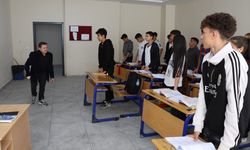 Bedensel engelli öğretmen, kaleme aldığı 4 kitapla çevresindekilere örnek oluyor