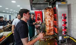 Bir dönem Şampiyonlar Ligi'nde forma giyen Orkan Çınar, şimdi Bursa'da döner kesiyor