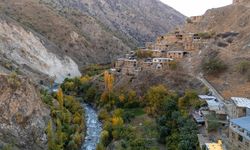 Bitlis'teki taş evler, sonbahar manzarasıyla fotoğraf tutkunlarını ağırlıyor