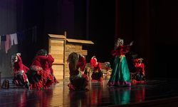 Bursa'da 'Deli Ayten' adlı tiyatro oyunu sahnelendi