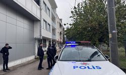 Bursa'da eve taş atan oğlunu yakalamak isterken balkondan düşen baba yaralandı