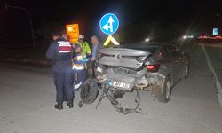 Bursa'da otomobilin kırmızı ışıkta bekleyen araca çarptığı kazada 5 kişi yaralandı