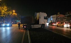 Çorum'da tırın çarptığı otomobilin sürücüsü yaralandı