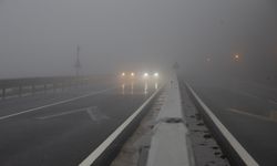 D-100 kara yolunun Bolu Dağı geçişinde sağanak ve sis etkili oldu