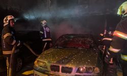 Denizli'de oto galeride çıkan yangında 5 araç hasar gördü