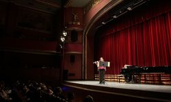 Devlet sanatçısı Şefika Kutluer, Süreyya Operası'nda konser verdi