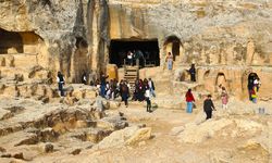 Diyarbakır'da şehit ve gazi çocukları 'Maziden Atiye' programı kapsamında tarihi mekanları geziyor