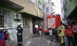 Diyarbakır'da yangın çıkan binada 8 kişi dumandan etkilendi