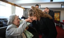 Edirne'de ortaokul öğrencilerinin ziyareti huzurevindeki emekli öğretmenleri duygulandırdı