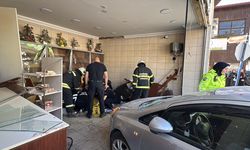 Edirne'de otomobilin ekmek fırınına girdiği kazada 4 kişi yaralandı