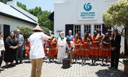 Emine Erdoğan Güney Afrika'da Yunus Emre Enstitüsünü ziyaret etti