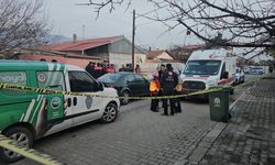 Erzincan'da baba ile oğlu evlerinde ölü bulundu