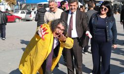 Erzincan'da Prof. Dr. Mehmet Kavukçu'dan 'şiddete hayır' performansı