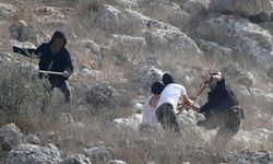 Filistin topraklarını gasbeden İsrailliler, Batı Şeria'da gazeteciler ve yabancı aktivistlere saldırdı