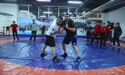 Hakkarili güreşçiler, bu yıl 78 madalya kazanarak kentteki çocuklara örnek oldu