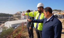 Hatay Defne'de afet konutlarının ve ticaret merkezlerinin yapımı sürüyor