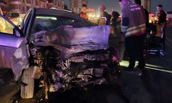 Hatay'da otomobil ile minibüsün çarpıştığı kazada 11 kişi yaralandı