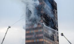 Hırvatistan'da gökdelende çıkan yangını söndürme çalışmaları sürüyor