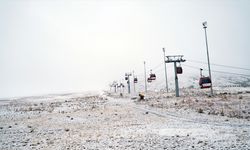 İç Anadolu'nun zirvesi Erciyes Dağı'na kar yağdı