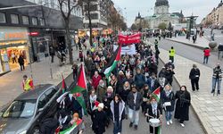 İsrail'in ateşkesi ihlal ederek Gazze'ye saldırıları İsveç'te protesto edildi