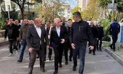 İstanbul Valisi Gül, Kartal'da kolonlarında çatlak nedeniyle boşaltılan binayı inceledi: