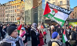 İsveç'te, İsrail'in ateşkese rağmen Gazze'ye saldırıları ve yardım girişini kısıtlaması protesto edildi