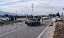 İzmir'de iki otomobilin çarpıştığı kazada 5 kişi yaralandı
