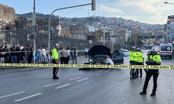 İzmir'de otomobile düzenlenen silahlı saldırıda 1 kişi ağır yaralandı